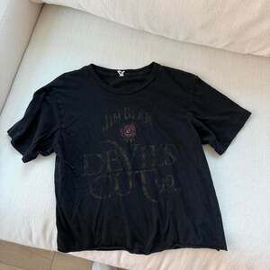 Black jim beam cropped t